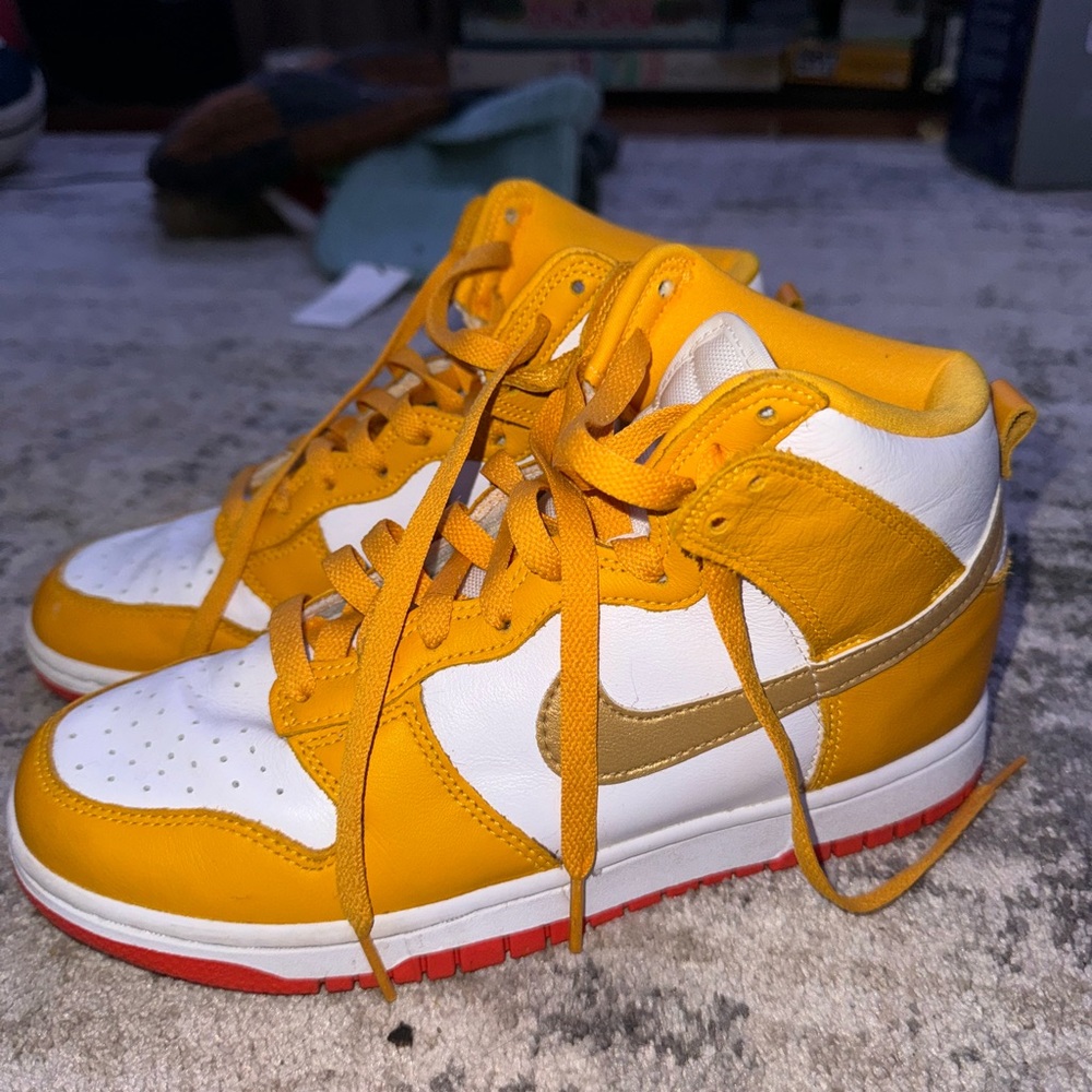 Woman’s Nike dunks high university gold orange